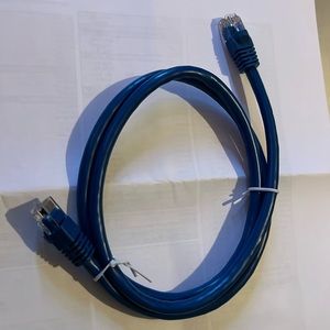 Ethernet cables pack of 2 (1.5 ft) very convenient for laptops and devices